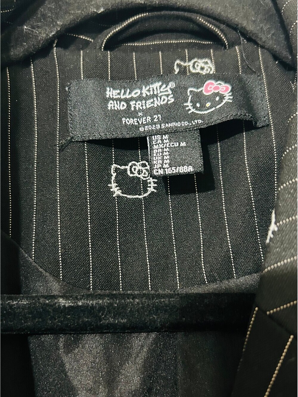Hello Kitty x Forever 21 Black Pinstripe Blazer Embroidered Sanrio Oversized M - Picture 3 of 5